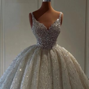 High Quality V Neck Sleeveless Ball Gown Bridal Dress Dubai Customized Luxury Beaded Crystals Wedding Gonws Engagement Dress