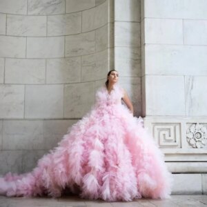 Pink Evening Dresses Fashion V-Neck Puffy Ruched Tulle Ball Gowns Elegant Tiered Pleat Sweep Train Women Formal Prom Dresses
