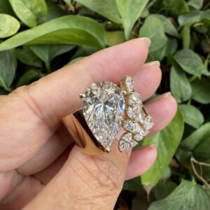 Ruihe New Design 18 Yellow Gold 5.03ct Lab Grown Diamond Ring Luxury Design Weddingband for Women customized