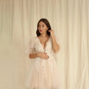 Elegant Applique Lace Tulle Short Sleeve Wedding Dress for Bridal Short Mini A-line Backless Wedding Gowns robes de soirée