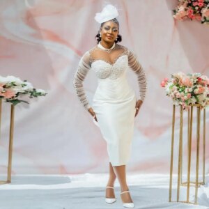 Exquisite Sheath Short Wedding Dresses Illusion High Neck Long Sleeves Beaded Pearls Bridal Gown Pleat Satin vestidos de novia