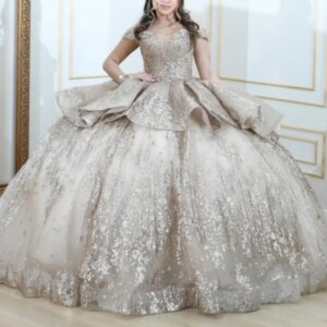 Light Champagne Shiny Princess Quinceanera Dresses Appliqued Lace Beading Tull Sweet 16 Dress Off Shoulder Ball Gown Vestidos 15