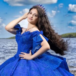 Luxury Royal Blue Shiny Ball Gown Quinceanera Dresses Off The Shoulder Beads Bow Birthday Party Gown Sweet 16 Dresses Vestidos