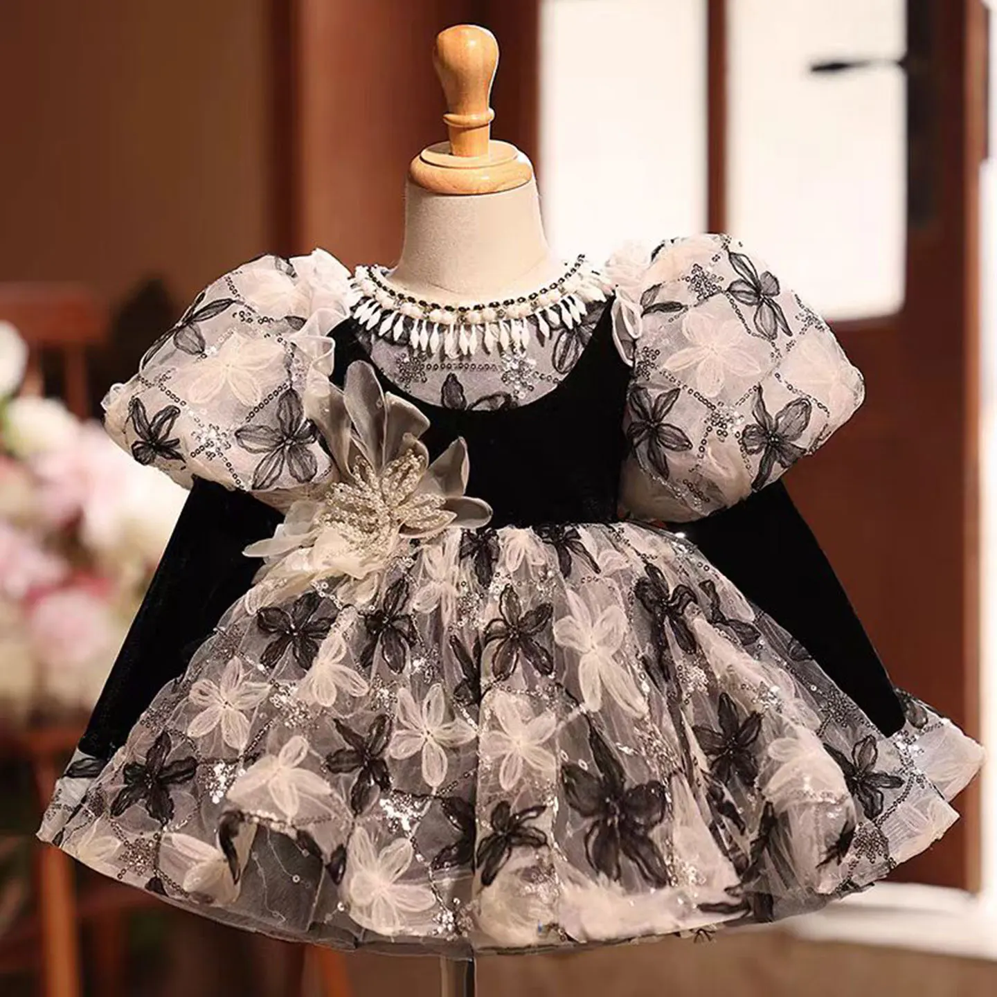 Dreamy Vow Gorgeous O-Neck Applique Embroidered Flower Girl Dress With Pearls Long Sleeves Wedding Birthday Party Ball Gown J814
