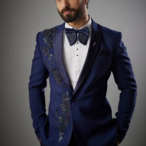 Bespoke 2 Pcs Men Suits Blazer Pants Regular Fit Peak Lapel One Button Appliques Beading Stylish Formal Business Suits Customed