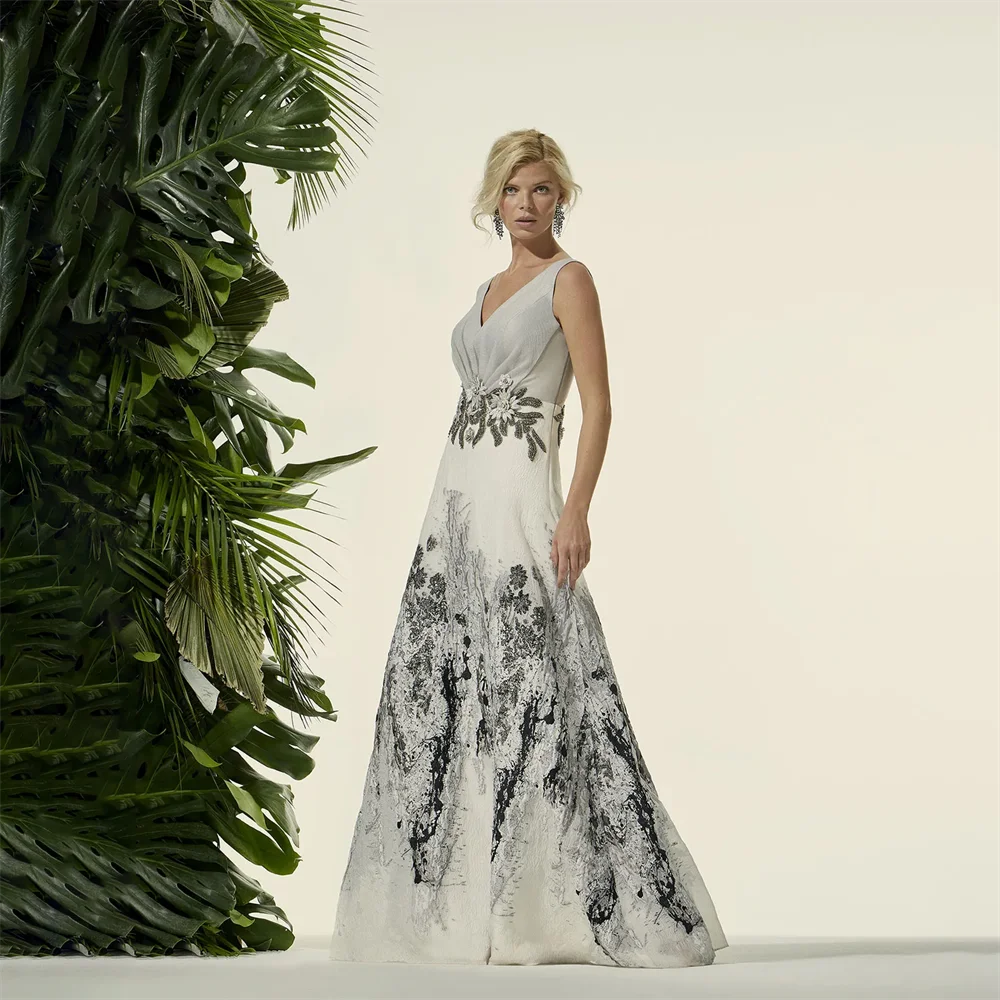 Elegant Mother of the Bride Dresses V Neck Sleeveless Lace Appliques Floor Length A Line Wedding Guest Dress