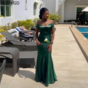 Customized 2025 Mermaid Green Long Bridesmaid Dresses White Appliques Off The Shoulder Satin Wedding Party Gowns Wholesale