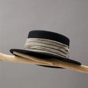 Autumn and winter women’s new elegant flat hat linen fold art show face Xiaoping cornice top