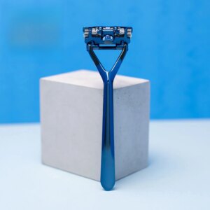 Razor change blade three-layer bald head artifact