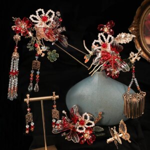 Bridal Xiuhe Headdress 2024 Red New Style Flower Age-Reducing Elegant Chinese High-End Hanfu and Gown Hair Accessories