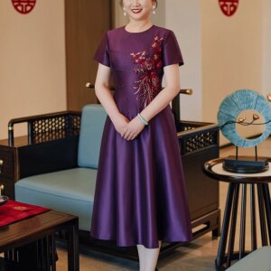 Purple Satin Mother Of The Bride Dresses Modest Round Neck A-Line Tea-Length Women Wedding Party Gowns Long