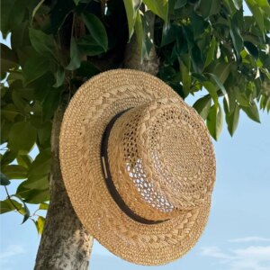 Summer new men’s and women’s grass hollow hand woven flat top hat wide sunshade holiday trip