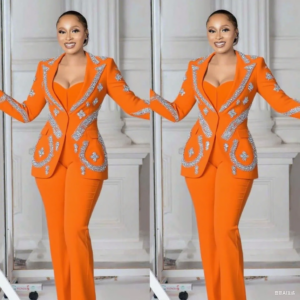 Luxury Women Pants Suits 2 Pcs Plus Size Beaded Crystal Blazer Suits Customized Wedding Guest Formal Wear Evenings Party Outfit