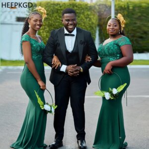 Graceful Green Mermaid 2025 African Bridesmaid Dresses Short Sleeves Off The Shoulder Lace Satin Wedding Guest Gowns Custom Made