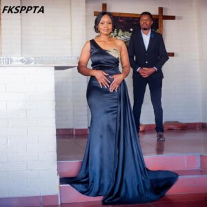 Customized Black Mermaid One Shoulder Bridesmaids Dresses With Gold Appliques High Quality Satin Maids Of Honor Gowns