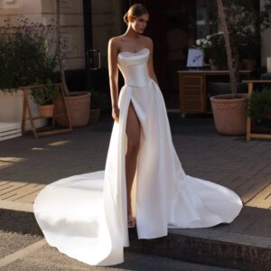 Romantic Hall Wedding Dresses Satin A-line Wedding Party Dress White Sweetheart Pearls Pleat Side Split Tailing Wedding Dress