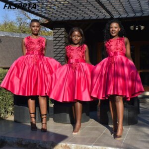 High Quality Short 2024 Bridesmaid Dresses Appliques Satin A Line Knee Length Wholesale Maids Of Honor Gowns For Wedding Party