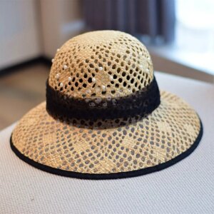 New hand-woven hollowed-out decorated flat-top hat and sun-protective