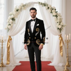Elegant Groom Wedding Suits Gold/Sliver Beaded Stones Prom Tuxedos Customized 2 Pieces Velvet Jacket Pants Man Banquet Clothes