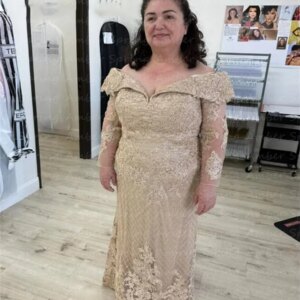 Customized Gorgeous Mother Of The Bride Dresses Lace Applique Beading Off The Shoulder Formal Wedding Party Gowns Groom Mum