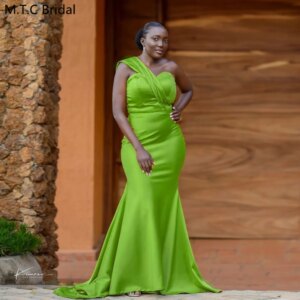 Wholesale Green Mermaid African Bridesmaid Dresses One Shoulder Corset Back High Quality Satin Maids Of Honor Gowns Custom Made