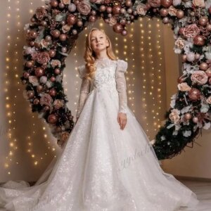 Gorgeous Flower Girls Dresses For Wedding 2025 Princess Long Sleeves Sequined Appliques Kids Birthday Party First Communion Gown