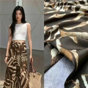Coffee-colored geometric color-blocking printed twill stretch silk fabric skirt top shirt