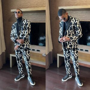 Fashion Men Suits Tailor-Made Wedding Suits Cow Grain Tuxedo 2-Pieces Jacket Pants Blazer Party Singer Groom Customized Hot Sale