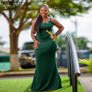 Custom Made 2025 New Green Bridesmaid Dresses With Appliques Spaghetti Straps Corset Back Mermaid Maids Of Honor Gowns Wholesale