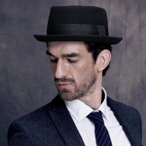 Elegant men’s warm domed small eaves and simple rolled-up top hat