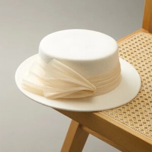 Autumn and winter flat top hat children’s white hemp yarn decorated with face small elegant
