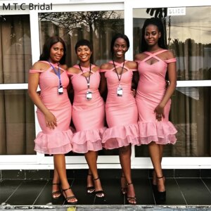 Lovely 2025 Short Pink Mermaid African Bridesmaid Dresses Customized Straps Knee Length Satin Wedding Party Gowns Dropshipping