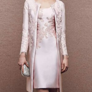 Elegant Pink Scoop-Neck Knee-Length Satin Lace Long Sleeve Jacket Mother of the Bride Dress Wedding Guest Formal Occasion
