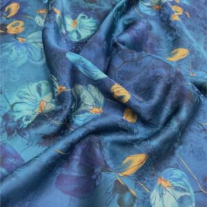 The blue bell flower red gauze perforated lily silk fabric is elegant and refined It a cheongsam dress made of