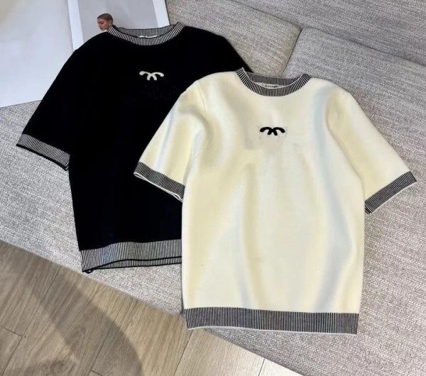 Designer Casual Wear: Luxurious White and black Crewneck Pullover Sweater for Women's Modern Closet BFD2504112