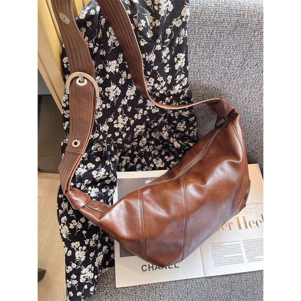 Advanced oil sensitive wax leather horn with a lazy elegant style crossbody bag for autumn and winter 2025 new single shoulder design