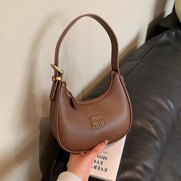 Designer Shoulder Bag Luxury Top Quality Womens Fashion Bag messenger fashionable crossbody Underarm bag Half moon bag lassical Handbag 144