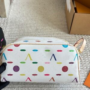 Designer Womens Makeup Bag Fashionable And Versatile With Letter Printed Storage Bag High Aesthetic Value Large Capacity Portable Toiletries Bag