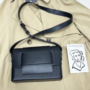New niche fashion shoulder bag casual versatile shoulder bag Korean version simple soft leather woven bag wholesale