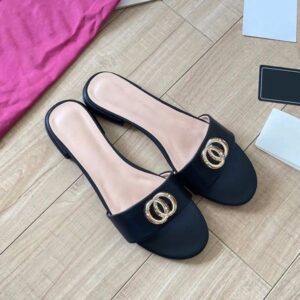 Designer sandals, fashionable luxury calf leather shoes, metal letter fashion shoes, outdoor sports versatile shoes, trendy new styles