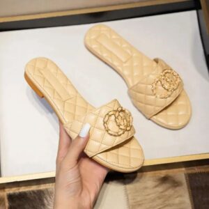 Fashion shoe designer's new sandals for both men and women, flat bottomed beach candy shoes, luxurious and versatile casual slippers