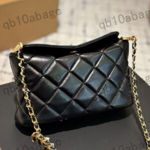 Makeup Bag Designer Womens Shoulder Bag Leather Ribbed Gold Hardware Metal Enamel Adjustable Buckle Matelasse Chain Hand Crossbody Bag Dinner Dress Bag Wallte 20cm