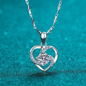 925 Sterling Silver Heart Shaped Moissanite Pendant Necklace Short Dainty Collarbone Chain Hypoallergenic Elegant Jewelry Wholesale Supply