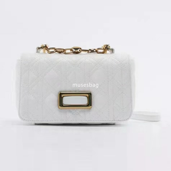 New Embroidered Shoulder Bag Versatile Lock Chain Crossbody Bag Fashionable and Casual Small Square Bag Small Underarm Bag Commuting Handbag