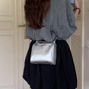 Street trend fashion silver mini chain bag small square bag women's new texture niche design mini one shoulder crossbody bag trend