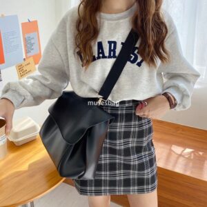 Low end design high-quality large capacity bags autumn and winter new internet celebrity retro briefcase female niche design one shoulder crossbody bag trend