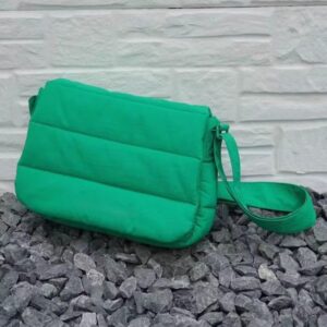 Street trend niche design flip cloud bag filled with cotton simple and atmospheric single shoulder bag small square bag crossbody bag messenger bag