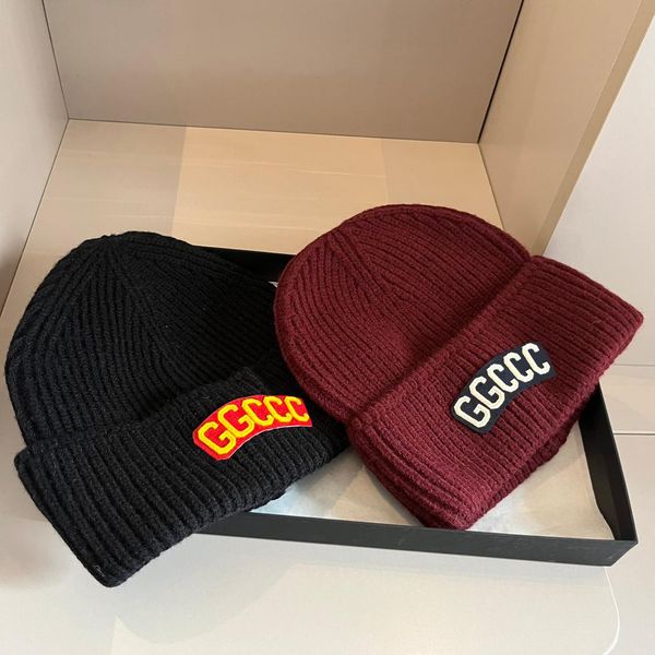 Designer Plush Casual Hat Men and Women Letter Knitted Hat Winter Hat Outdoor Warm Knitted Hat 2 Colors to Choose from