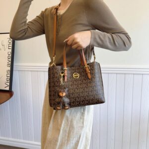 Free shipping women's new all-in-one classic atmospheric shoulder leisure large capacity Tote bag 2025