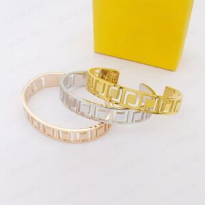 Luxury Bangle Hollow Letter Womens Designer Bracelets 18K Gold Brand Jewelry Wedding Couple Gift Lover Bangles with Box